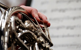 Picture of an Augsburg French Horn player.